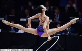 [NBA]詹姆斯军训祖巴茨 强投三分稳稳命中