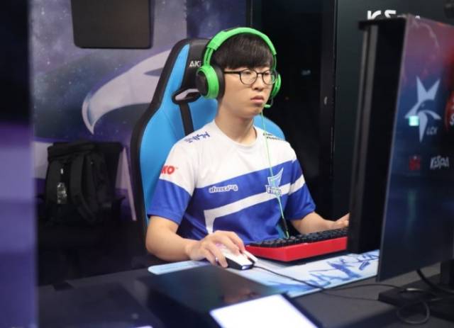 陷入对方的 陷入对方的