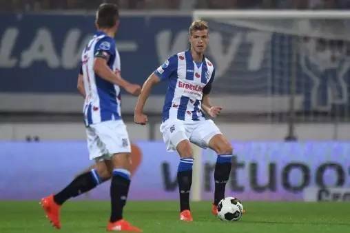 的竞争中脱 的竞争中脱